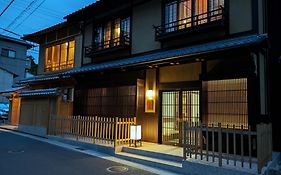 Itsukushimahigashimonzen Kikugawa